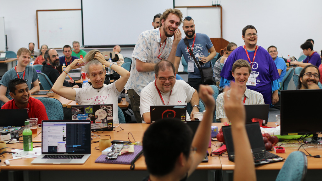 Gente Debian pasándolo bien en DebConf18 en Hsinchu